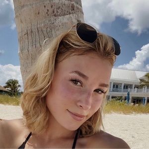 Meet your Posher, Hallie